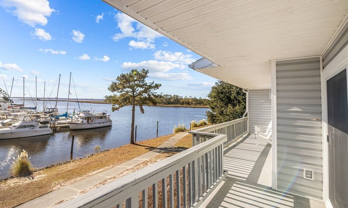 Fairfield Harbour Condo | The Crow's Nest