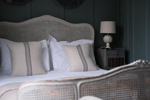 Dial Post Hotel | The Crown Inn Dial Post