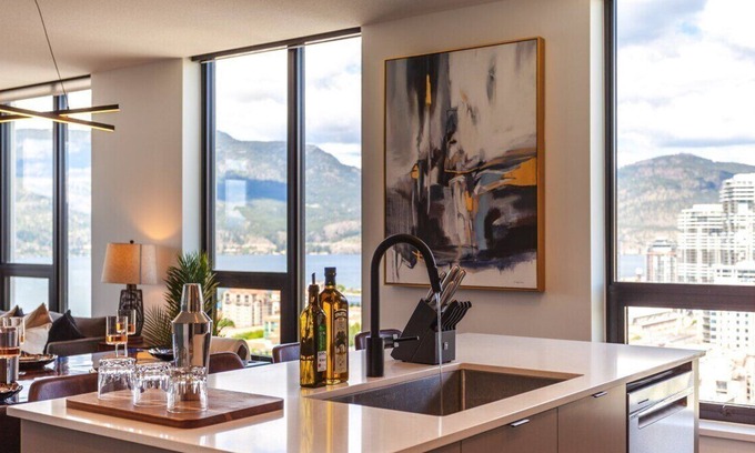 Downtown Kelowna Apartment | The Cubano Room sub-penthouse ✰ Best View in Kelowna