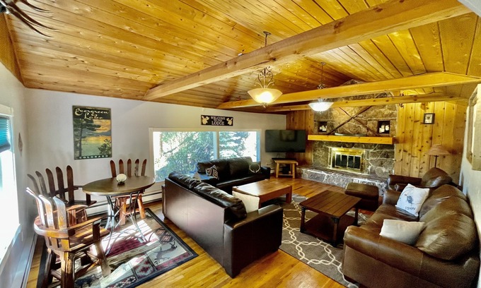 Evergreen House | The Dam Overlook 3 Min Walk to the Lake Hot Tub Game Room