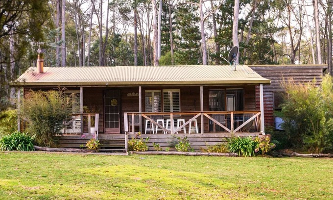 Wheatsheaf Cabin | The Daylesford Bush Retreat