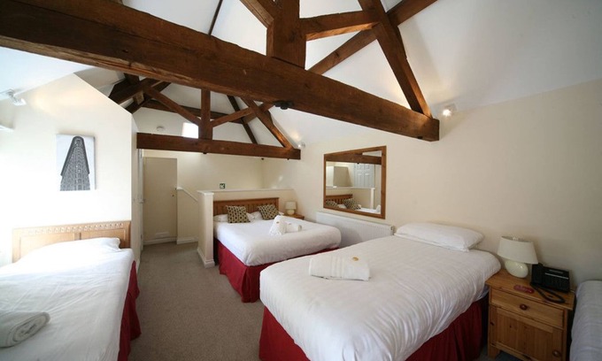Lower Wick Hotel | The Dewdrop Inn