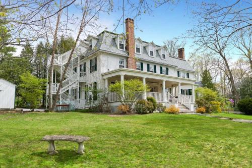 Lenox Bed & Breakfast | The Dewey by The Lenox Collection