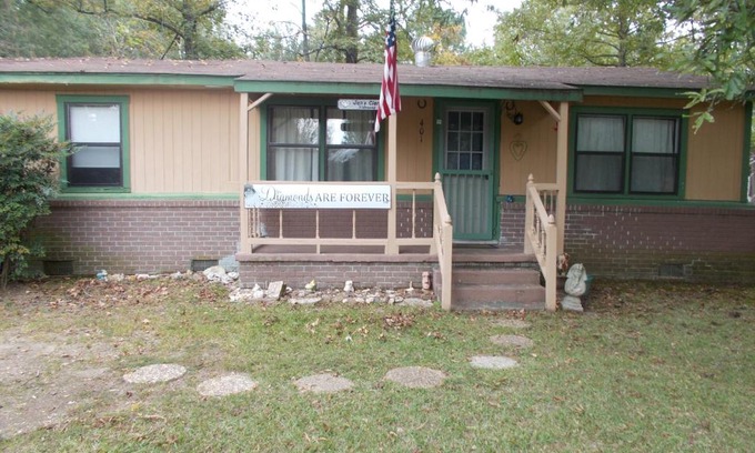 Murfreesboro House | The Diamond Hideaway