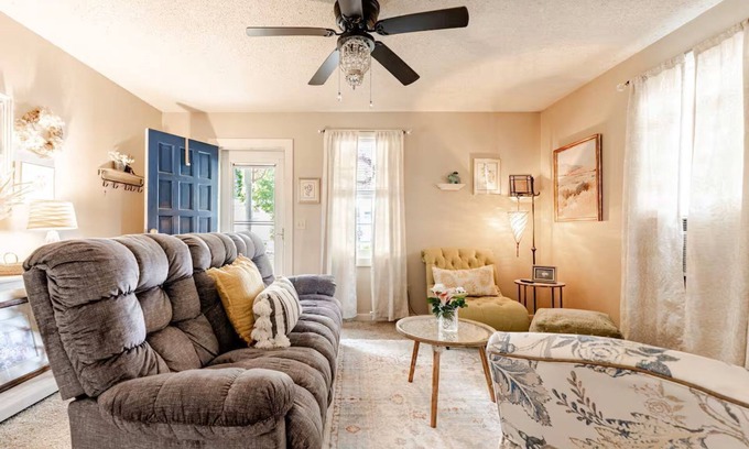 Cayce Cottage | The Dove's Nest- Charming 2-bedroom cottage peacefully nestled in fabulous Cayce