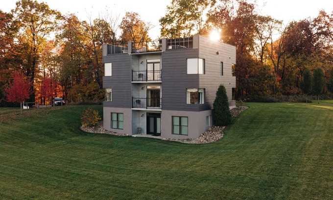 Millersburg House | The Dwelling | Rooftop Terrace w/VIEWS + Fire Pit!