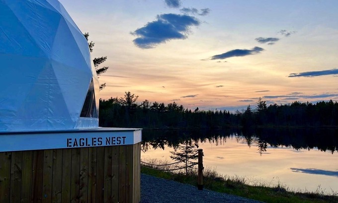 Valley Road Cabin | The Eagles Nest dome - Secluded lakeview w/hot tub - 20 mins from St. Andrews!