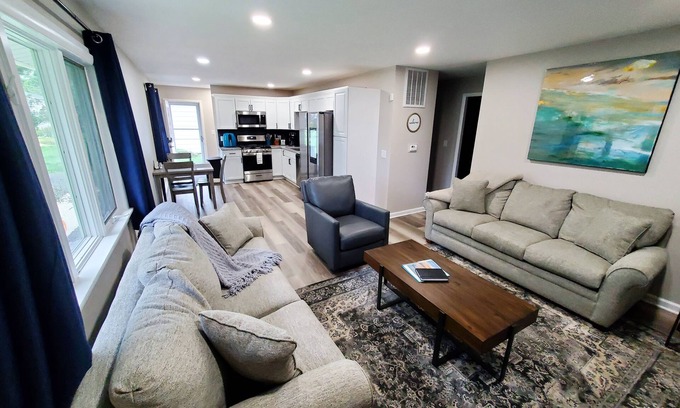 Mentor Headlands House | The Eagles Nest, Shared beach, 2 King beds, Fenced Patio