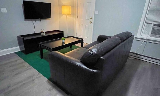 Wilmington Apartment | THE ECO HOME. Entire place with private parking