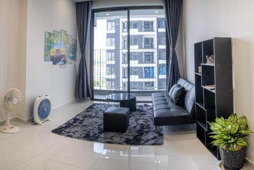 Thuan An Apartment | The Emerald Golf View Apartment - Smell House by Phuoc Nguyen