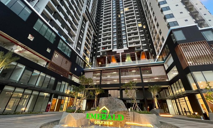 Thuan An Apartment | The Emerald Golf View