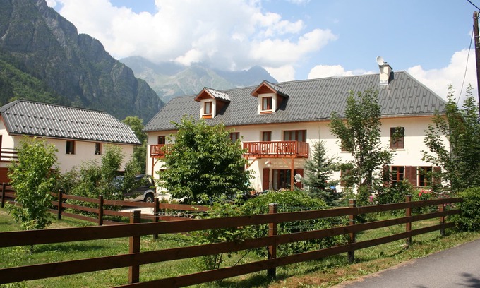 Le Bourg-d'Oisans House | The End Barn, Ferme Noemie. Ideal location for cycling/skiing Bourg d'Oisans.