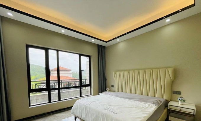 Futian CBD Apartment | The environment next to the park is beautiful