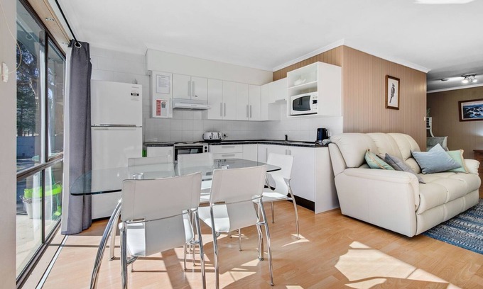 Jindabyne Apartment | The Essentials - Centrally located cozy Jindabyne retreat