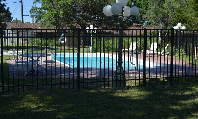 Pratt Hotel | The Evergreen Inn - Motel and RV Park