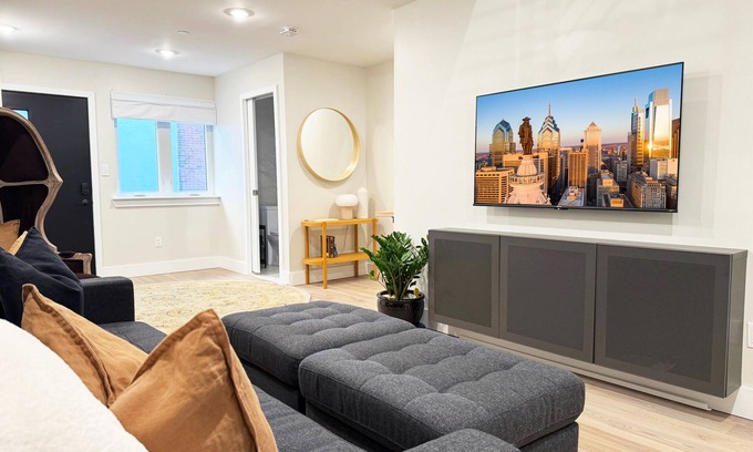 Center City House | The Executive/Center-City/3BR/4Bath/Private-Garage