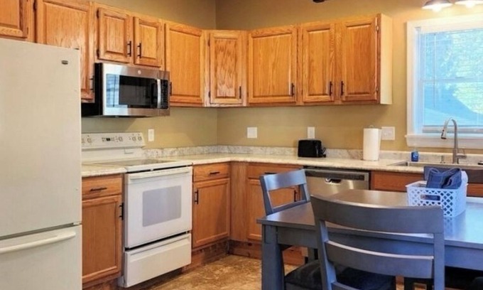 Bloomington House | The Fairfax Farmhouse is a charming 3-bedroom house located in Bloomington.