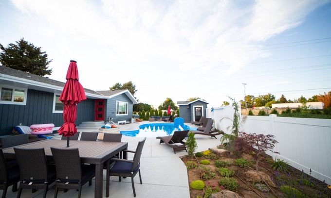 Walla Walla Other | The Farmstead- Pool, Hot Tub, Firepit and Farm Fresh Eggs/Animals in Walla Walla