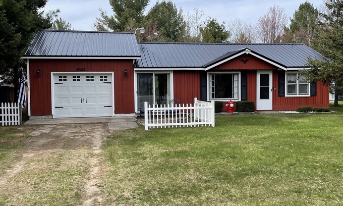 St. Helen Cabin | The Firehouse Cabin with Garage, Near Lake and ORV Trails
