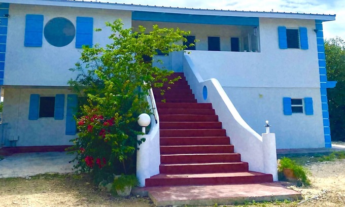 Discovery Bay House | The Flamingo House, Open & Breezy Island Home.minutes from the beach!