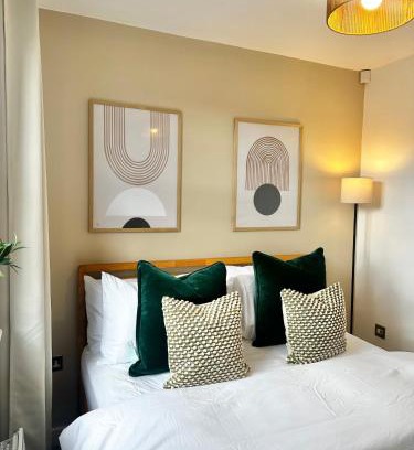 Offerton Apartment | The Florist - 2 Parking Spaces! Close to Hospitals