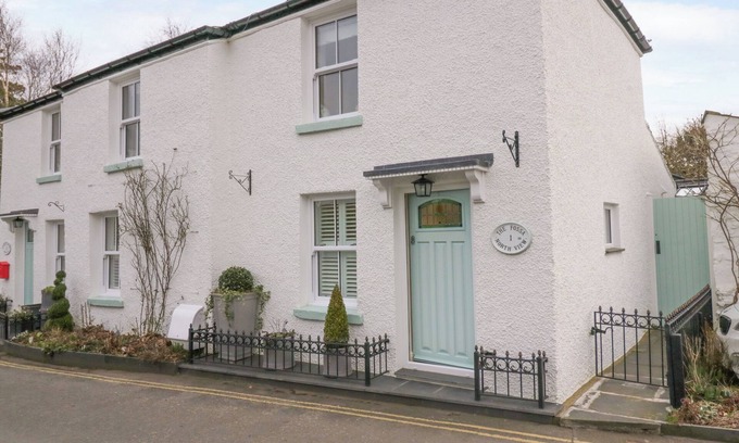 Cartmel Cottage | THE FOSSA, with open fire in Cartmel