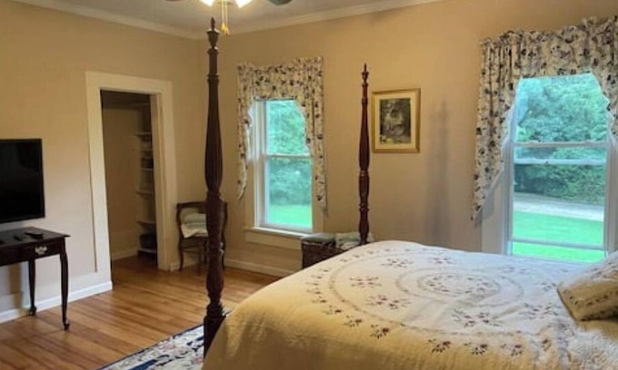 Berea House | The Fowles Inn at Coe Lake
