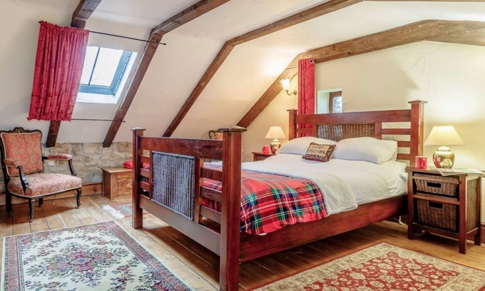 Llanrhidian Higher Cottage | The Gallery at Blaen Cedi Farm - New for July 2019