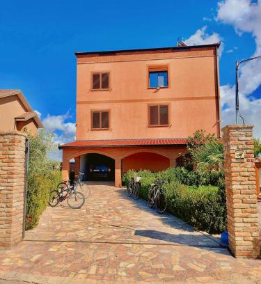 Divjake Apartment | The Garden Guest House