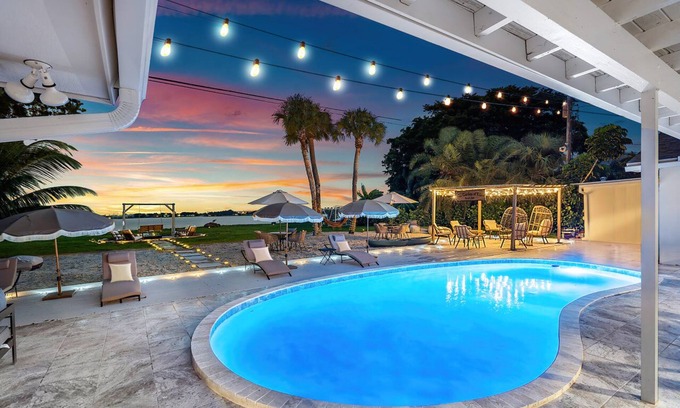 Palm Beach - West Palm Beach House | The Garden of Eden | Beautiful Villa w/Pool & Game Room