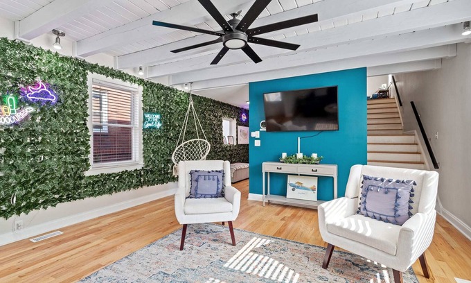 Downtown House | The Gathering House | Sleeps 15 + Games + Parking
