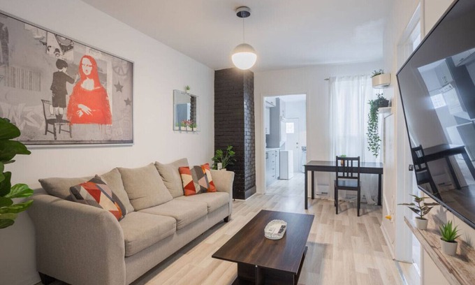 Griffintown Apartment | The Gathering Loft | 4BR Cozy-Chic Escape
