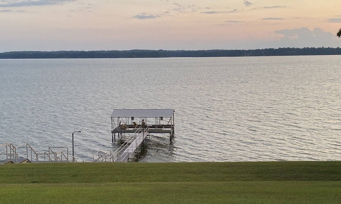 Fort Gaines House | THE GEORGIA SHORESn Retreat on Lake Eufaula. Pet Friendly! Kayak's available.