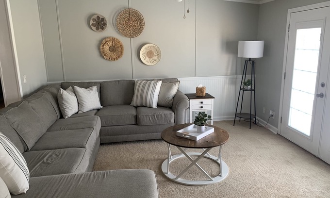 Anderson House | The Get Away at Broadway is a quite spot on 10 acres and 4 mins to the lake.