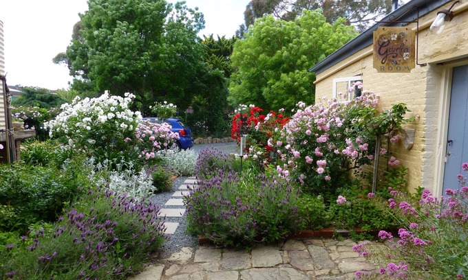 Yass Bed & Breakfast | The Globe Inn