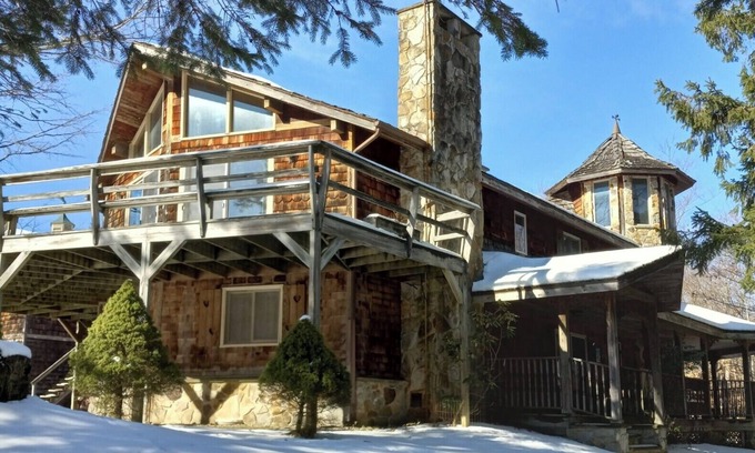 Timberline House | The Golden Eagle Vacation Rental, a 3 minute walk to Timberline Ski Slopes