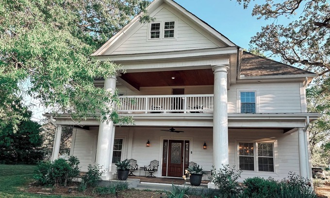 Franklinton House | The Grand Mason Station: Historic Luxury meets Vintage Charm