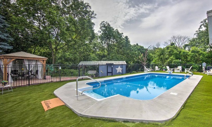 Hummelstown House | The Grand OasisnRetreat !