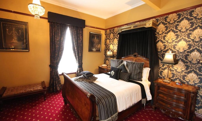 Devonport Bed & Breakfast | The Grand On Macfie
