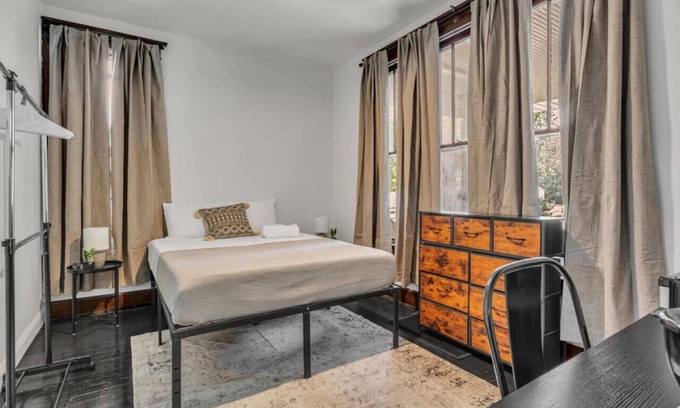 Evansville House | The Grand Suite Estates