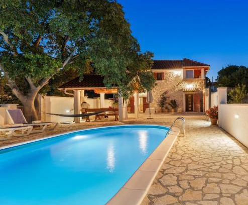 Stankovci Villa | The Grandfather's courtyard villa with heated pool