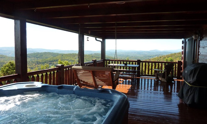 Fleetwood Cabin | 'The Great Escape'-Panoramic Views-Hot Tub-WiFi-Pets OK-Private-Booking Fast
