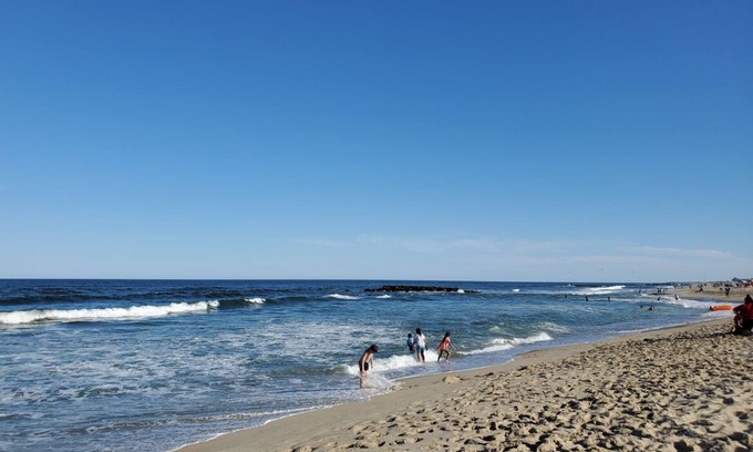 Wall House | The Greatest Place in the Belmar Beach.