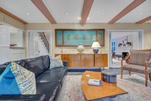 Statesboro House | The Grey - Large Eclectic and Quiet Home