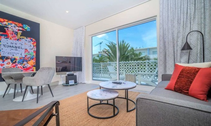 Seven Mile Beach Apartment | The Grove 1BR Apt/w Rooftop Pool+Onsite Amenities