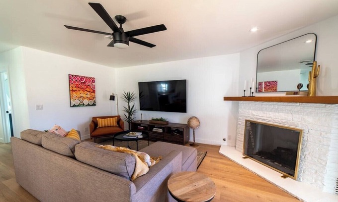 Cottonwood House | The Grove on Main, 2 Homes, Large Patio