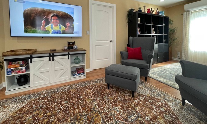 Ohio City Apartment | The Guest House in Ohio City - Mehmaan Khana