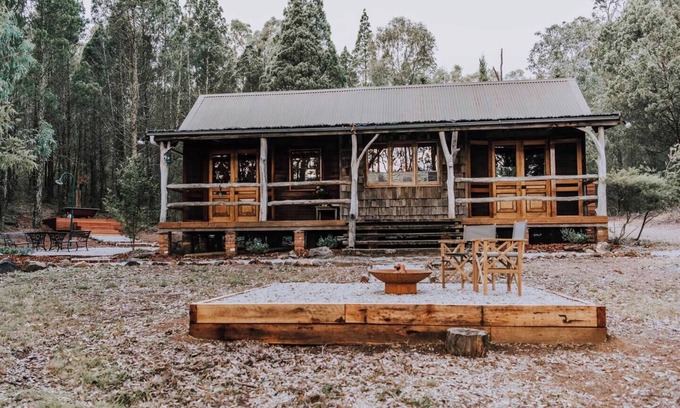 Budgee Budgee Cabin | The Gully Dreamy Cabin on Acres of Outback Charm