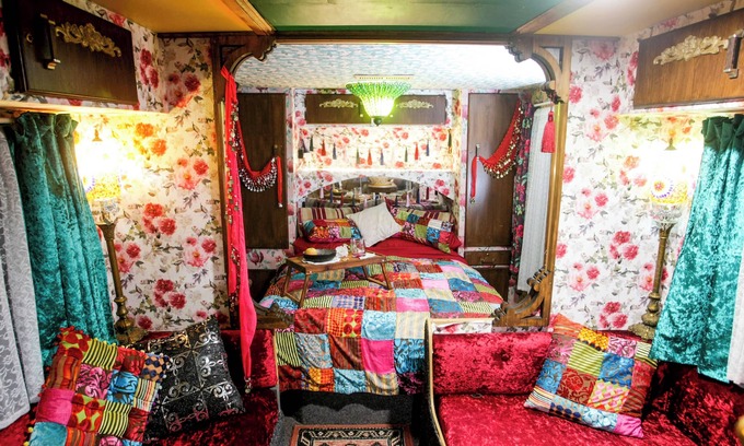 Harlaxton House | "the Gypsy Rose" - Glamping in a Gypsy Wagon