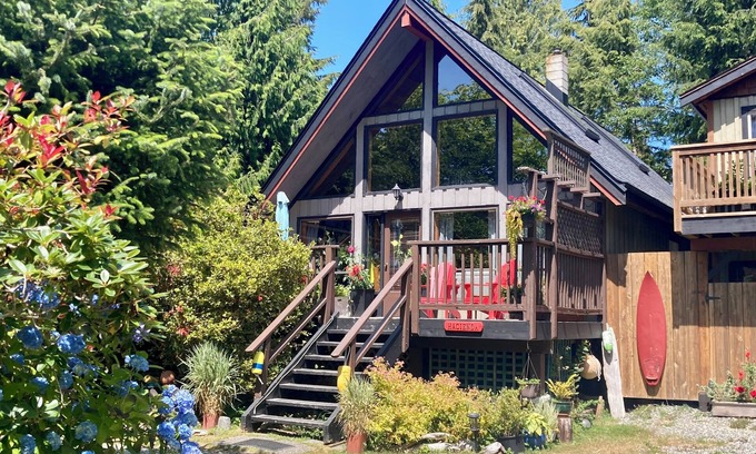 Tofino House | The Hacienda on South Chesterman. One minute walk to the beach. Relax and Unwind